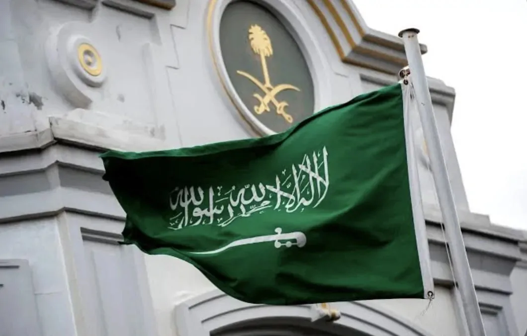 السعودية تستنكر الهجمات الإسرائيلية على إيران.. وتشدّد على أن ما يجري يعتبر انتهاكاً واضحاً للقوانين والأعراف الدولية. السعودية تستنكر الهجمات الإسرائيلية على إيران.. وتشدّد على أن ما يجري يعتبر انتهاكاً واضحاً للقوانين والأعراف الدولية.