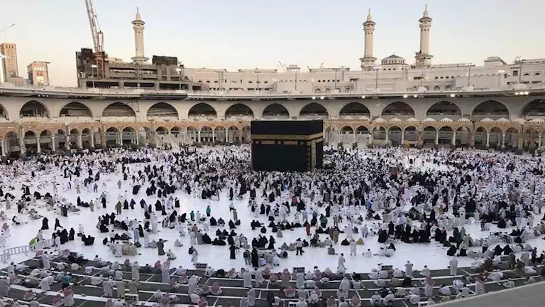 السعودية تعلن عن متطلب جديد للحصول على تأشيرات العمرة