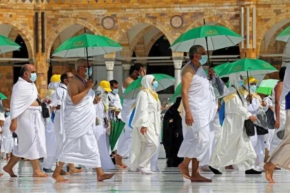 السعودية تُعلن عن نجاح تنظيم حجاج بيت الله الحرام إلى عرفات باستخدام الذكاء الاصطناعي. السعودية تُعلن عن نجاح تنظيم حجاج بيت الله الحرام إلى عرفات باستخدام الذكاء الاصطناعي.