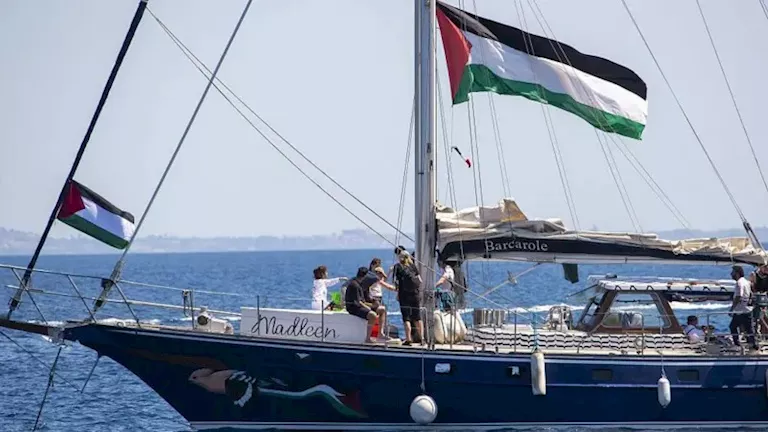 السفينة “مادلين”: نواجه تداخلًا كبيرًا في نظام تحديد المواقع العالمي (جي بي إس)