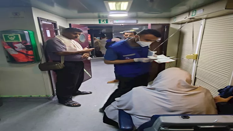 السلطات الصحية في جنوب سيناء تتابع أوضاع الحجاج العائدين من خلال ميناء نويبع السلطات الصحية في جنوب سيناء تتابع أوضاع الحجاج العائدين من خلال ميناء نويبع