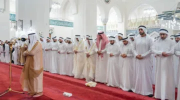 السلطان يشارك في صلاة عيد الأضحى بمسجد الشارقة