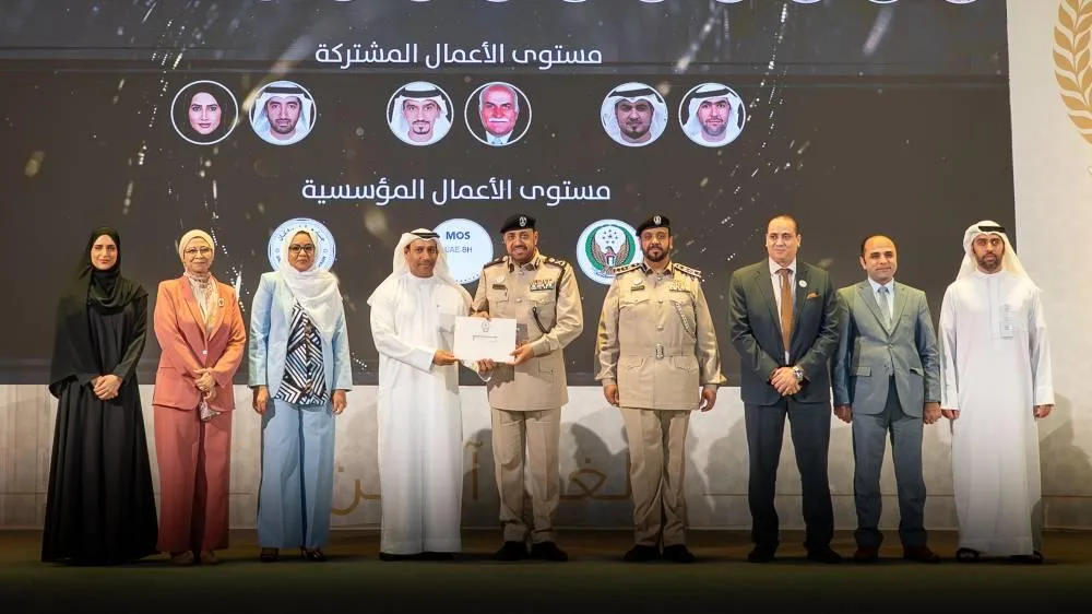 «الشارقة للعلوم الشرطية» تكرم الفائزين بجائزة البحث العلمي في دورتها الخامسة «الشارقة للعلوم الشرطية» تكرم الفائزين بجائزة البحث العلمي في دورتها الخامسة