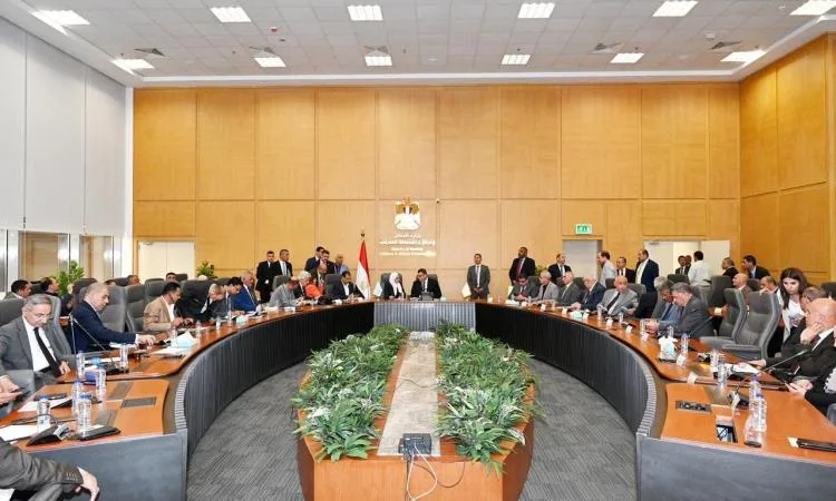 الشربيني يبرز ضرورة التعاون والترابط بين السلطات التنفيذية والتشريعية الشربيني يبرز ضرورة التعاون والترابط بين السلطات التنفيذية والتشريعية