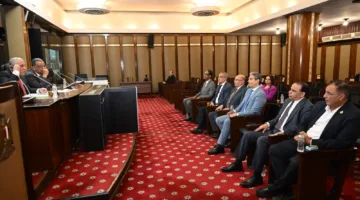 الشوربجي في مواجهة ثقافة الشيوخ: الصحف الورقية لا تُلغى وتستمر جنبًا إلى جنب مع الإعلام الرقمي