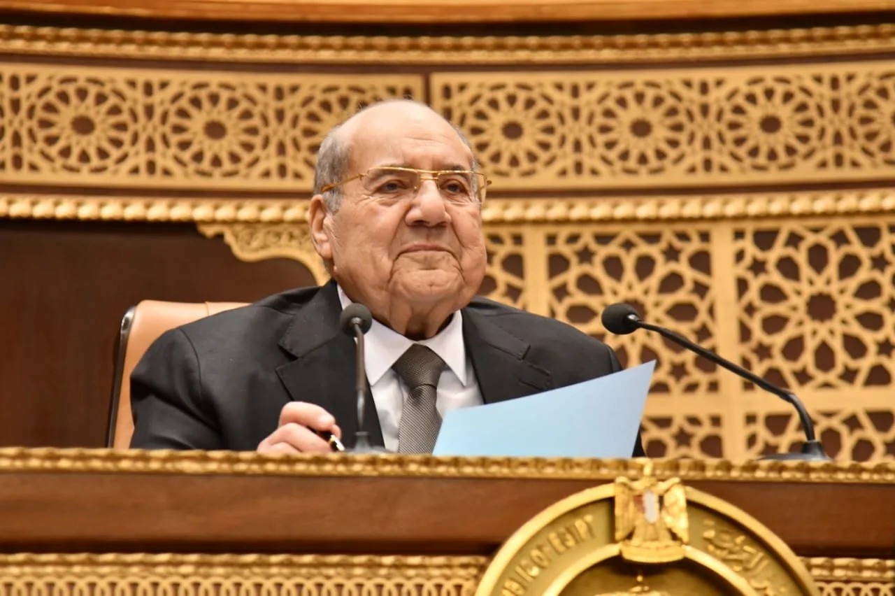 الشيوخ يرفعون دراسة حول تأثير قانون الضريبة على العقارات إلى رئيس الجمهورية الشيوخ يرفعون دراسة حول تأثير قانون الضريبة على العقارات إلى رئيس الجمهورية