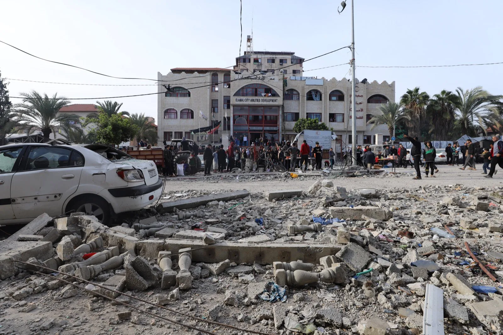 الصحة في غزة: لا يمكن الوصول إلى مستشفى الأمل في خانيونس بعد الآن الصحة في غزة: لا يمكن الوصول إلى مستشفى الأمل في خانيونس بعد الآن