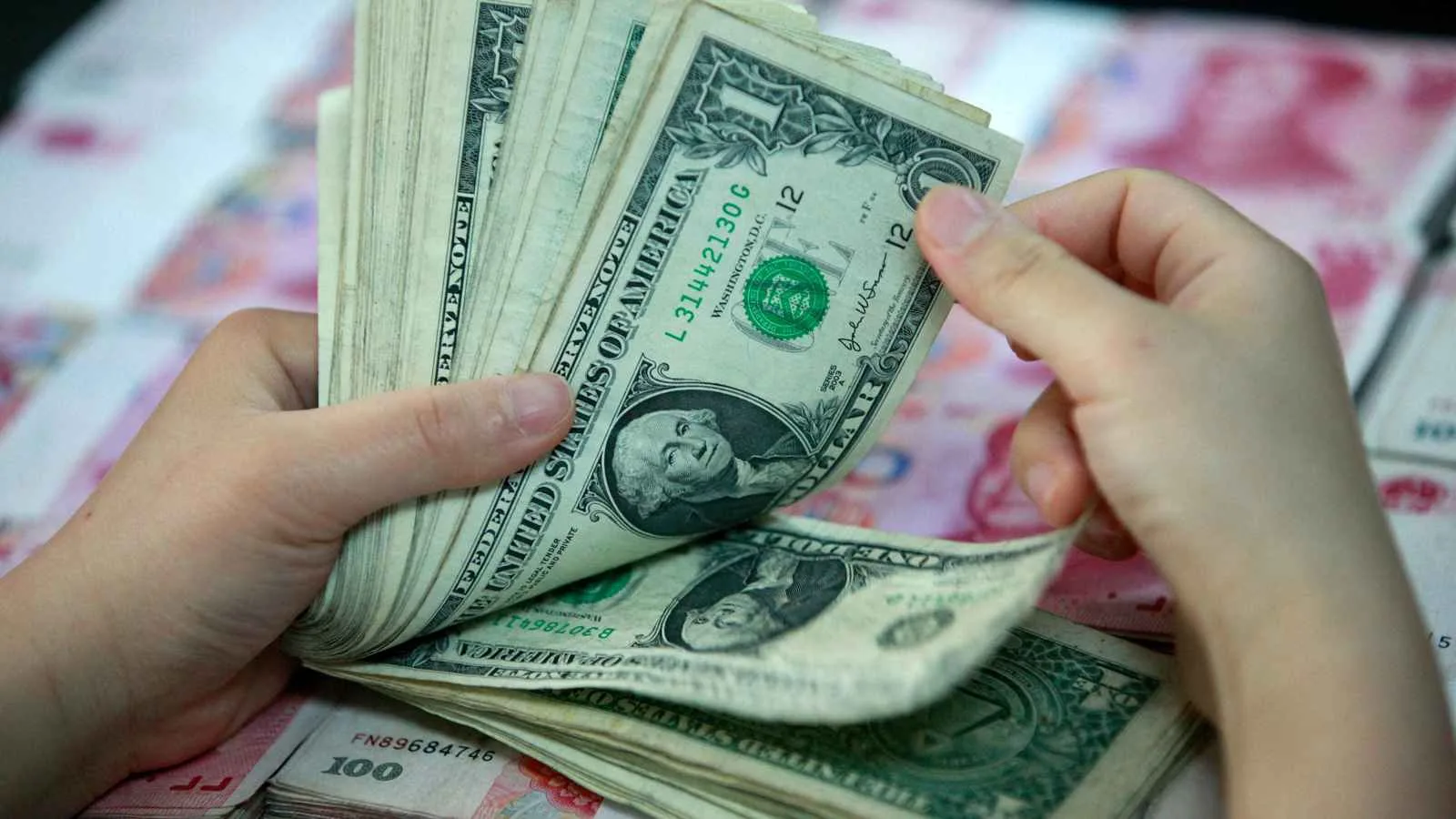الصين تحقق ارتفاعًا طفيفًا في احتياطياتها من العملات الأجنبية حتى نهاية مايو 2025 الصين تحقق ارتفاعًا طفيفًا في احتياطياتها من العملات الأجنبية حتى نهاية مايو 2025