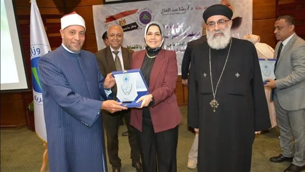 الضرائب تكرم الفائزين في المسابقات الدينية ضمن سعيها لتعزيز قيم المواطنة الضرائب تكرم الفائزين في المسابقات الدينية ضمن سعيها لتعزيز قيم المواطنة
