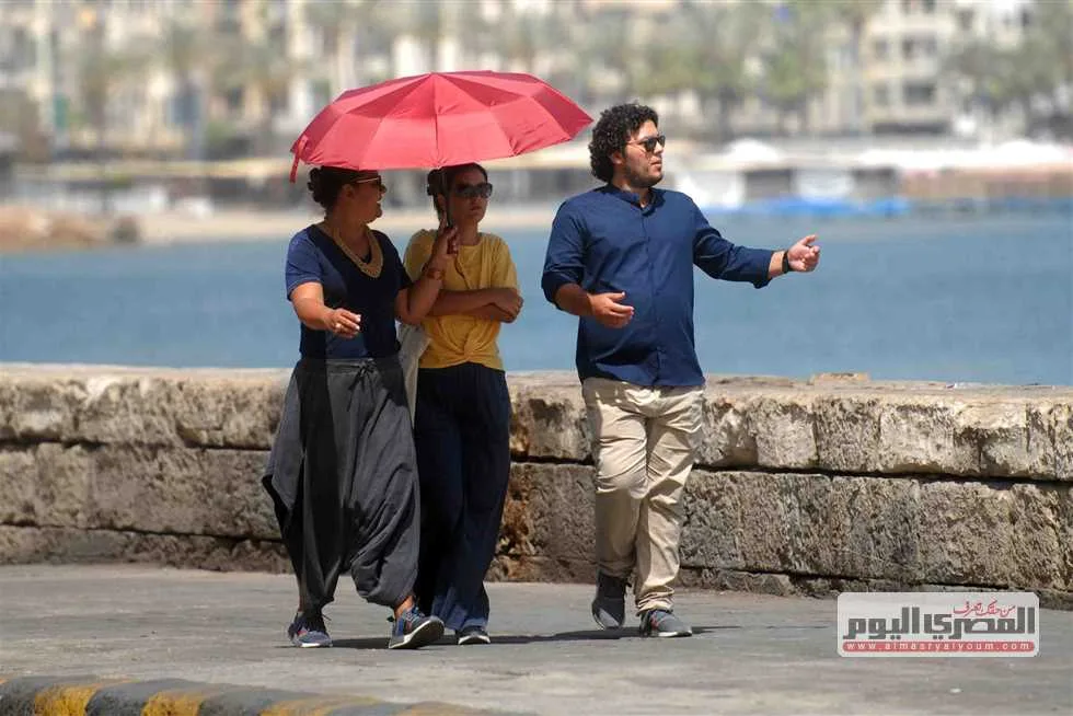 «الطقس خلال العيد».. ارتفاع درجات الحرارة وتحذيرات من الضباب والرياح واختلال الملاحة (إرشادات من الأرصاد) «الطقس خلال العيد».. ارتفاع درجات الحرارة وتحذيرات من الضباب والرياح واختلال الملاحة (إرشادات من الأرصاد)