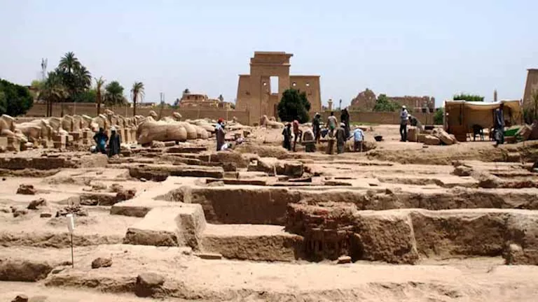 العثور على أقدم مدينة عمالية في الأقصر وآخر موعد للتسجيل في مشروع سكن لكل المصريين العثور على أقدم مدينة عمالية في الأقصر وآخر موعد للتسجيل في مشروع سكن لكل المصريين