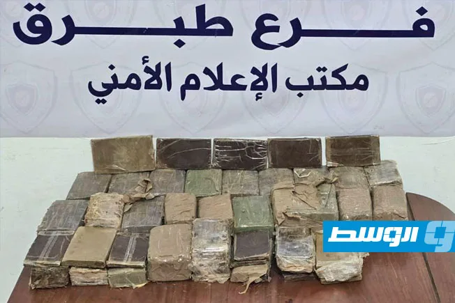 العثور على مواد مخدرة مكتشفة تحت الأرض في “طريق الهرابة” جنوب بئر الأشهب العثور على مواد مخدرة مكتشفة تحت الأرض في “طريق الهرابة” جنوب بئر الأشهب