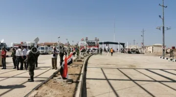 العراق يعيد تشغيل معبر القائم مع سوريا للتجارة والتنقل