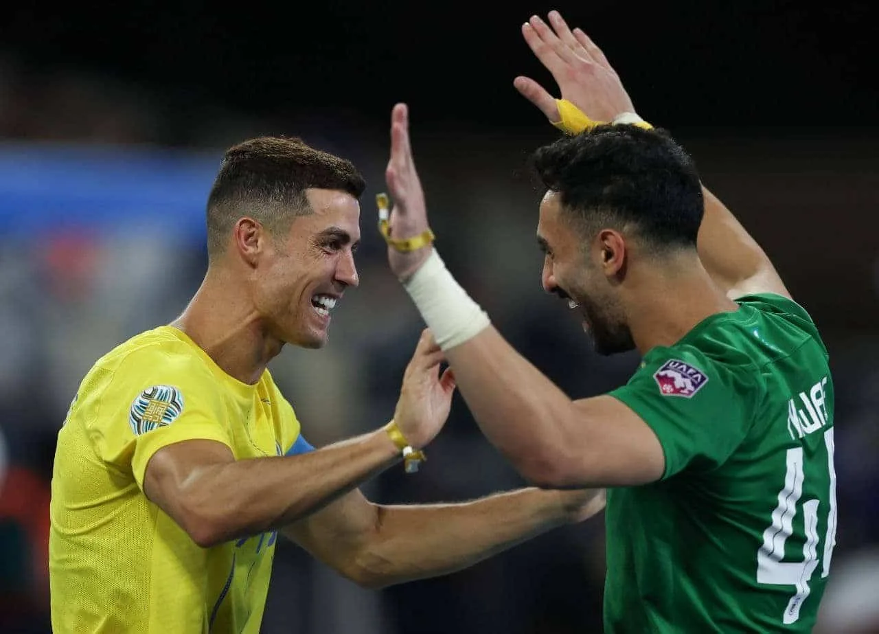 العقيدي يتحدث عن حديثه مع رونالدو قبل مواجهة النصر والفتح