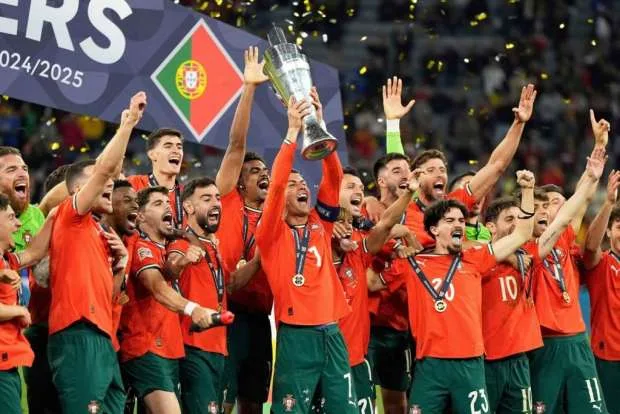 العناوين الرياضية: الأهلي يتعرض للهزيمة أمام باتشوكا.. والبرتغال تتوج بطلاً لدوري الأمم العناوين الرياضية: الأهلي يتعرض للهزيمة أمام باتشوكا.. والبرتغال تتوج بطلاً لدوري الأمم