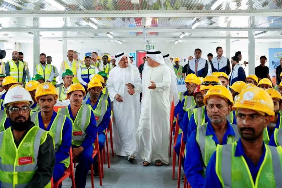 العور يراجع الاستعدادات لتنفيذ حظر العمل خلال فترة الظهيرة العور يراجع الاستعدادات لتنفيذ حظر العمل خلال فترة الظهيرة