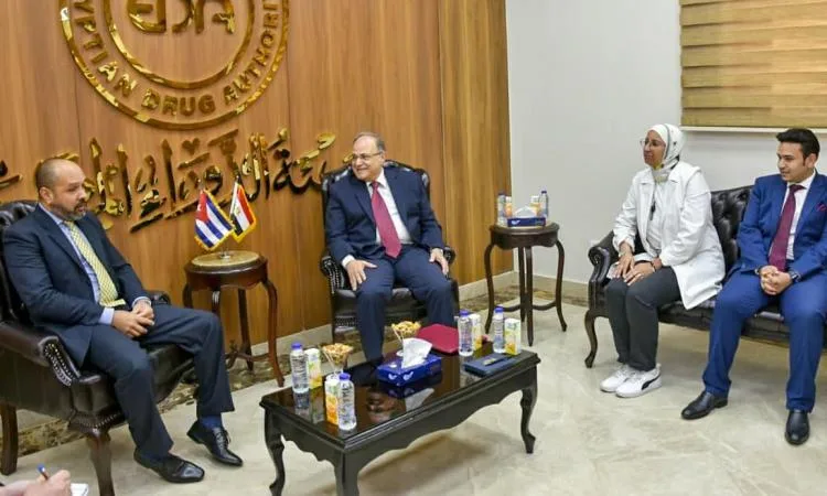 الغمراوي يناقش مع سفير كوبا التعاون في صناعة الأدوية ونقل التكنولوجيا الغمراوي يناقش مع سفير كوبا التعاون في صناعة الأدوية ونقل التكنولوجيا