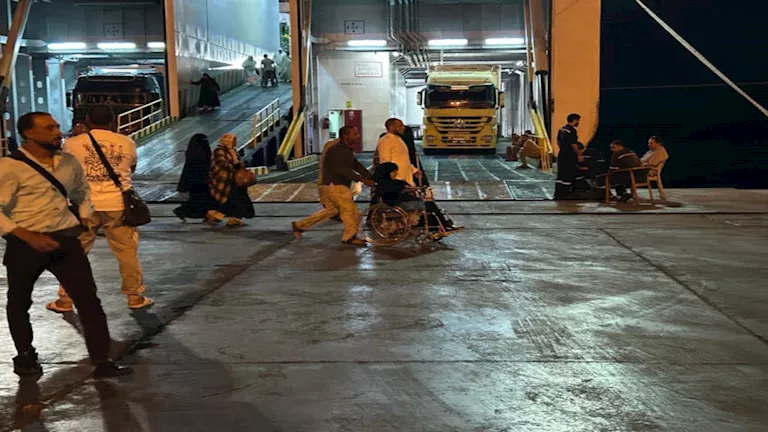 الفوج الثالث: وصول 306 حجاج من مكة عبر ميناء نويبع الفوج الثالث: وصول 306 حجاج من مكة عبر ميناء نويبع