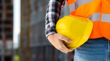 القانون الجديد للعمل يحدد معايير إنهاء العقود المحددة وغير المحددة المدة.