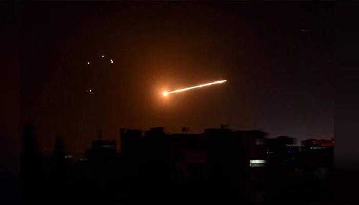 القناة 12: الجيش الإسرائيلي يقوم بتنفيذ مجموعة ثالثة من الغارات في إيران القناة 12: الجيش الإسرائيلي يقوم بتنفيذ مجموعة ثالثة من الغارات في إيران