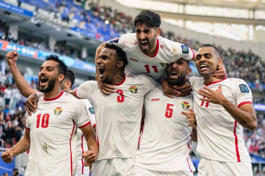 القنوات التي ستنقل مباراة الأردن وعمان في الجولة التاسعة من تصفيات كأس العالم 2026 القنوات التي ستنقل مباراة الأردن وعمان في الجولة التاسعة من تصفيات كأس العالم 2026