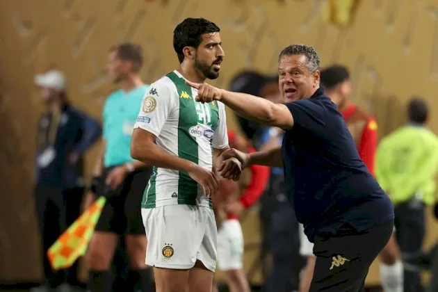 الكنزاري يعبر عن سعادته بالأداء الذي أظهره لاعبو الترجي. الكنزاري يعبر عن سعادته بالأداء الذي أظهره لاعبو الترجي.