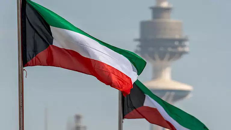 الكويت تُنظم استخدام الأعلام الأجنبية وتزيد من العقوبات على المُخالفين الكويت تُنظم استخدام الأعلام الأجنبية وتزيد من العقوبات على المُخالفين