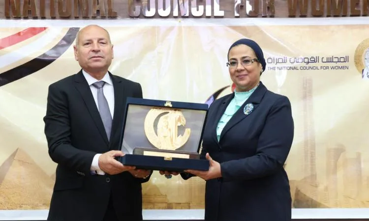 المجلس القومي للمرأة يرحب بلقاء مع محافظة القاهرة في إطار مبادرة ‘معاً بالوعي نحميها’ المجلس القومي للمرأة يرحب بلقاء مع محافظة القاهرة في إطار مبادرة ‘معاً بالوعي نحميها’