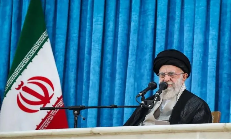 المرشد الإيراني الأعلى يحذر إسرائيل من عواقب وخيمة مؤلمة بعد الهجوم المرشد الإيراني الأعلى يحذر إسرائيل من عواقب وخيمة مؤلمة بعد الهجوم
