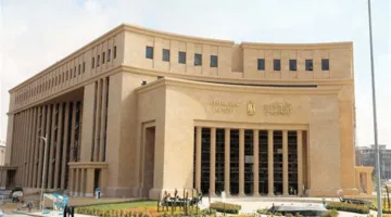 المركزي: مصر تدفع 13.3 مليار دولار كفوائد وأقساط ديون خلال ثلاثة أشهر