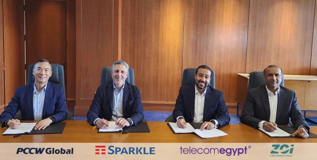 المصرية للاتصالات تتشارك مع ZOI وPCCW وSparkle لربط قارات آسيا وأفريقيا وأوروبا. المصرية للاتصالات تتشارك مع ZOI وPCCW وSparkle لربط قارات آسيا وأفريقيا وأوروبا.