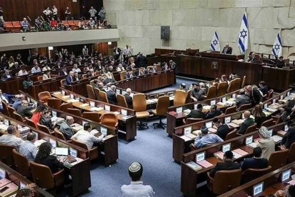 المعارضة الإسرائيلية تعلن عن تقديم مشروع قانون لحل الكنيست للتصويت يوم الأربعاء.