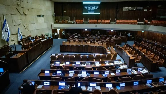 المعارضة تقدم اقتراحاً لحل الكنيست… ونتنياهو يواجه ضغوطاً من حلفائه. المعارضة تقدم اقتراحاً لحل الكنيست… ونتنياهو يواجه ضغوطاً من حلفائه.