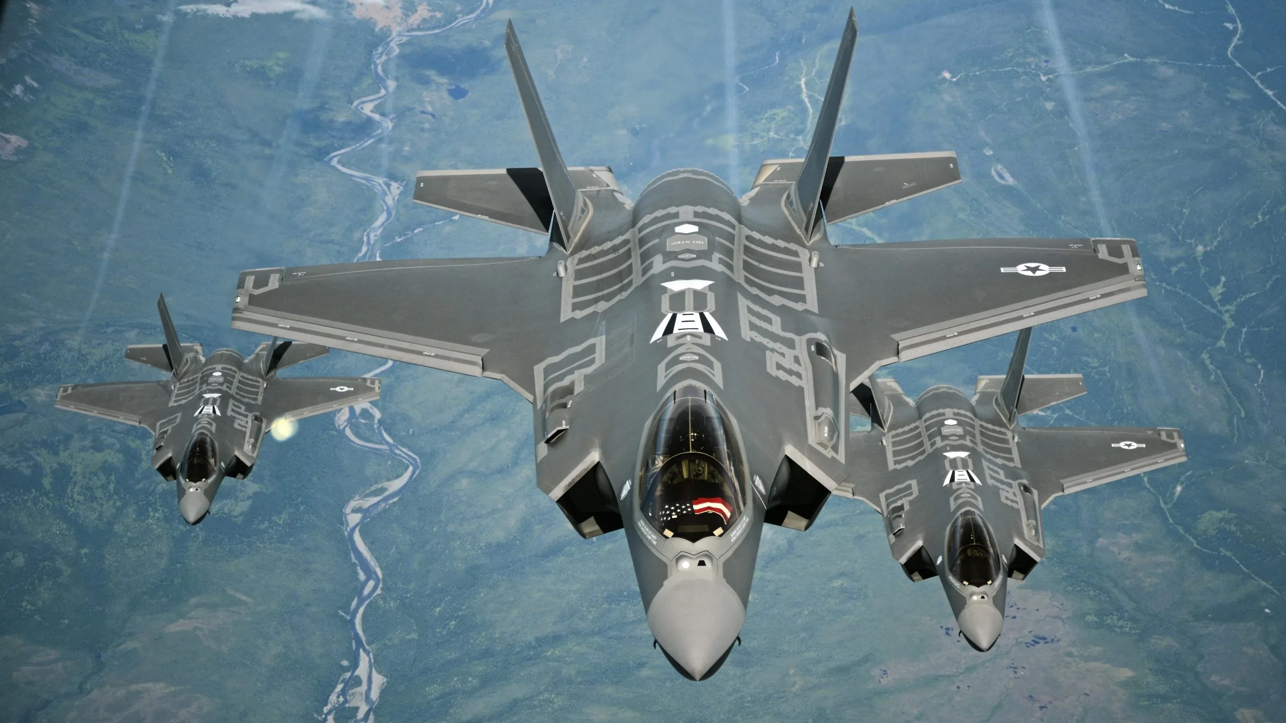 المغرب يقترب من إبرام صفقة تاريخية لشراء طائرات F-35 الأمريكية المتقدمة المغرب يقترب من إبرام صفقة تاريخية لشراء طائرات F-35 الأمريكية المتقدمة