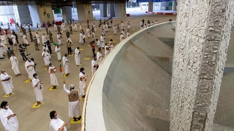 المفتي السابق يشرح الفتوى حول توكيل الآخرين لرمي الجمرات أثناء الحج المفتي السابق يشرح الفتوى حول توكيل الآخرين لرمي الجمرات أثناء الحج