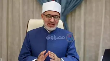 المفتي يقرر بشأن صلاة الجمعة في حال ت coinciding with a holiday.