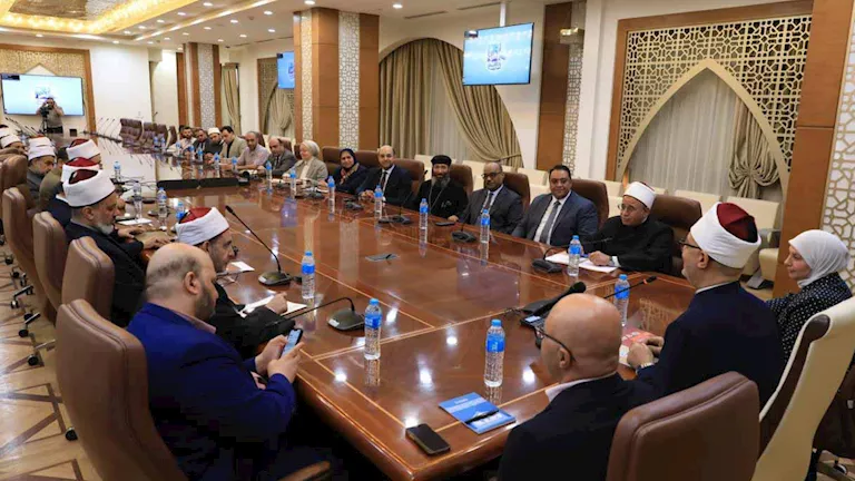المفتي يناقش مع الجهات المختصة إطلاق حملة لتعزيز الوعي وتصحيح الأفكار الخاطئة المفتي يناقش مع الجهات المختصة إطلاق حملة لتعزيز الوعي وتصحيح الأفكار الخاطئة