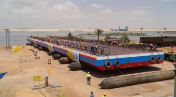المقاولون العرب تحقق إنجازاً بإطلاق أول ب pontoon عائم باستخدام تقنية الوسائد الهوائية.