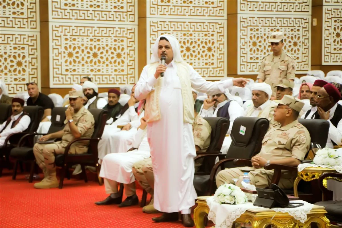 المنطقة العسكرية الغربية تستضيف اجتماعاً مع شيوخ وعقلاء مطروح المنطقة العسكرية الغربية تستضيف اجتماعاً مع شيوخ وعقلاء مطروح