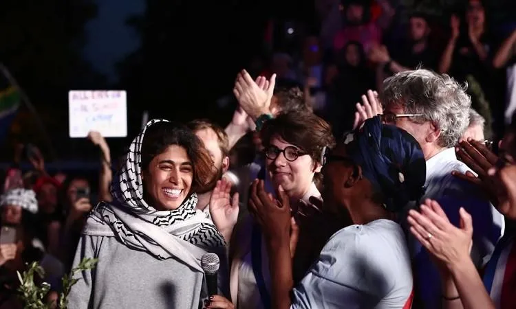 النائبة الأوروبية ريما حسن تهدد بإرسال أكبر عدد من الزوارق إلى غزة لمواجهة إسرائيل النائبة الأوروبية ريما حسن تهدد بإرسال أكبر عدد من الزوارق إلى غزة لمواجهة إسرائيل
