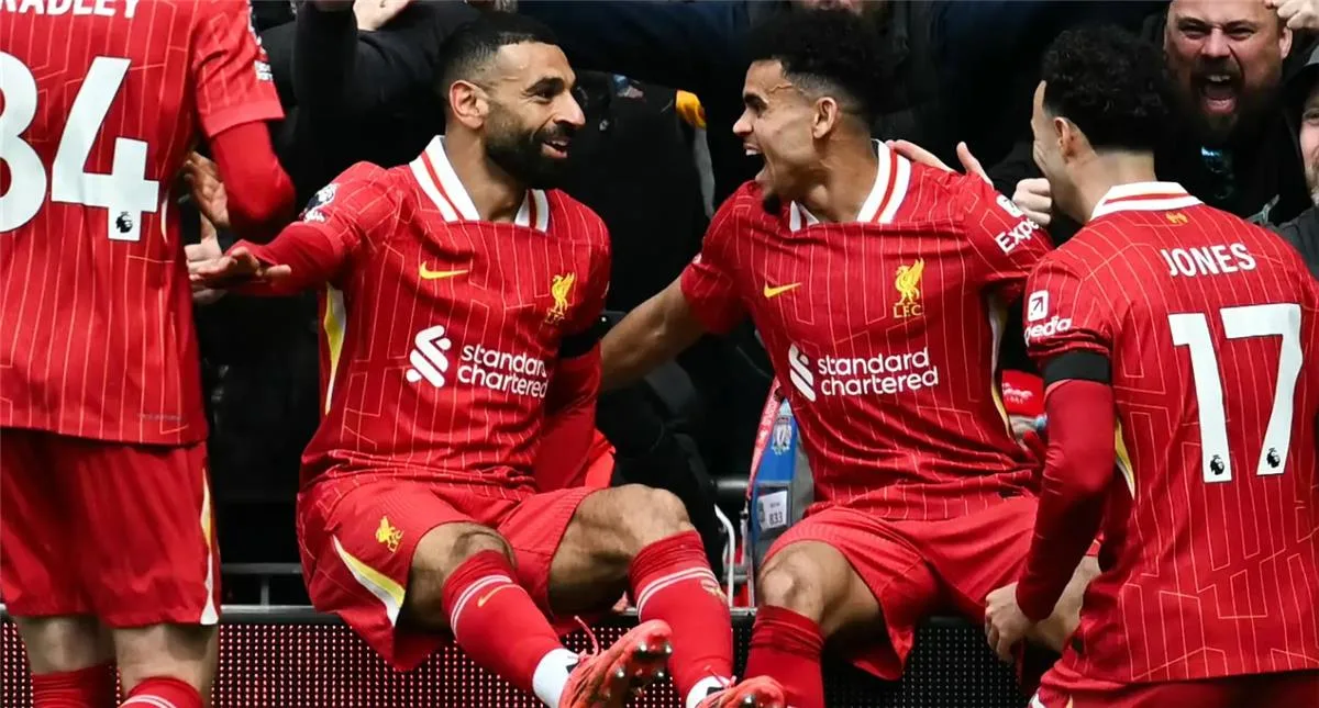 النصر السعودي يتمسك بالأمل أمام ليفربول ويعد عرضًا مغريًا للتعاقد مع لاعب من فريقه. النصر السعودي يتمسك بالأمل أمام ليفربول ويعد عرضًا مغريًا للتعاقد مع لاعب من فريقه.