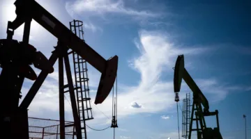 النفط يتحرك نحو تحقيق مكاسب أسبوعية مع استئناف مفاوضات التجارة بين الولايات المتحدة والصين