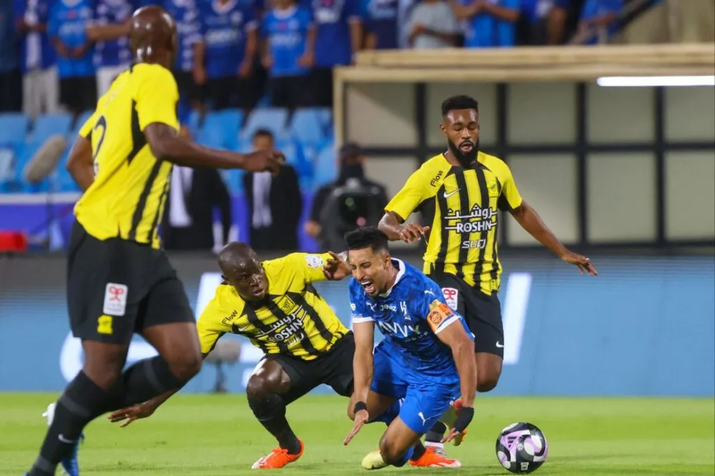 الهلال 2024/2025: من الصدارة إلى الانحدار… فشل نيمار وأزمة تكتيكية وغياب عن البطولات الهلال 2024/2025: من الصدارة إلى الانحدار… فشل نيمار وأزمة تكتيكية وغياب عن البطولات