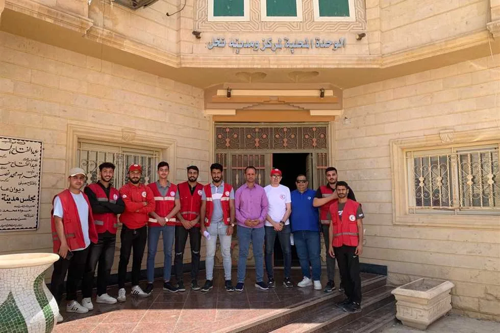 الهلال الأحمر بشمال سيناء يوزع 500 سلة غذائية على سكان قرية الريد والتمد في مدينة نخل الهلال الأحمر بشمال سيناء يوزع 500 سلة غذائية على سكان قرية الريد والتمد في مدينة نخل