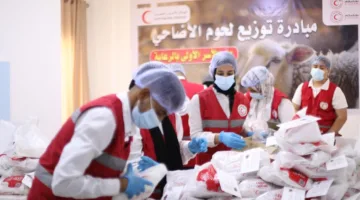 الهلال الأحمر يوزع أضاحي العيد على الأسر المحتاجة ويهدف للوصول إلى 20 ألف أسرة خلال فترة العيد.