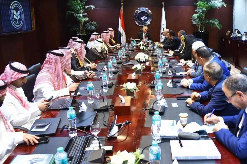 الهيئة العامة للاستثمار تناقش مع وفد سعودي إمكانيات التعاون في مجال البناء والتشييد (تفاصيل) الهيئة العامة للاستثمار تناقش مع وفد سعودي إمكانيات التعاون في مجال البناء والتشييد (تفاصيل)