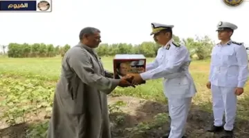 الوزارة تواصل مبادرة دعم محدودي الدخل من خلال رجال الشرطة في الأقسام