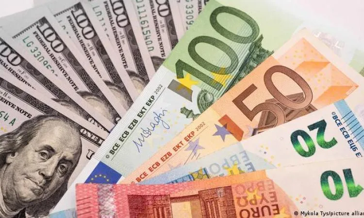 اليورو يصل إلى أعلى مستوى له مقابل الدولار خلال أربعة أعوام اليورو يصل إلى أعلى مستوى له مقابل الدولار خلال أربعة أعوام