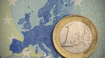 اليورو ينخفض عن ذروة ستة أسابيع مع انتظار بيانات التضخم في أوروبا