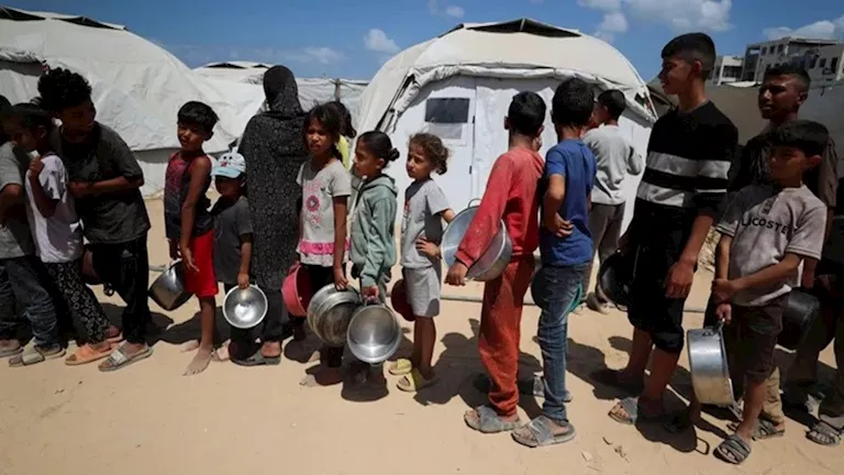 اليوم… استئناف توزيع المعونات في قطاع غزة وفق إرشادات جديدة اليوم… استئناف توزيع المعونات في قطاع غزة وفق إرشادات جديدة